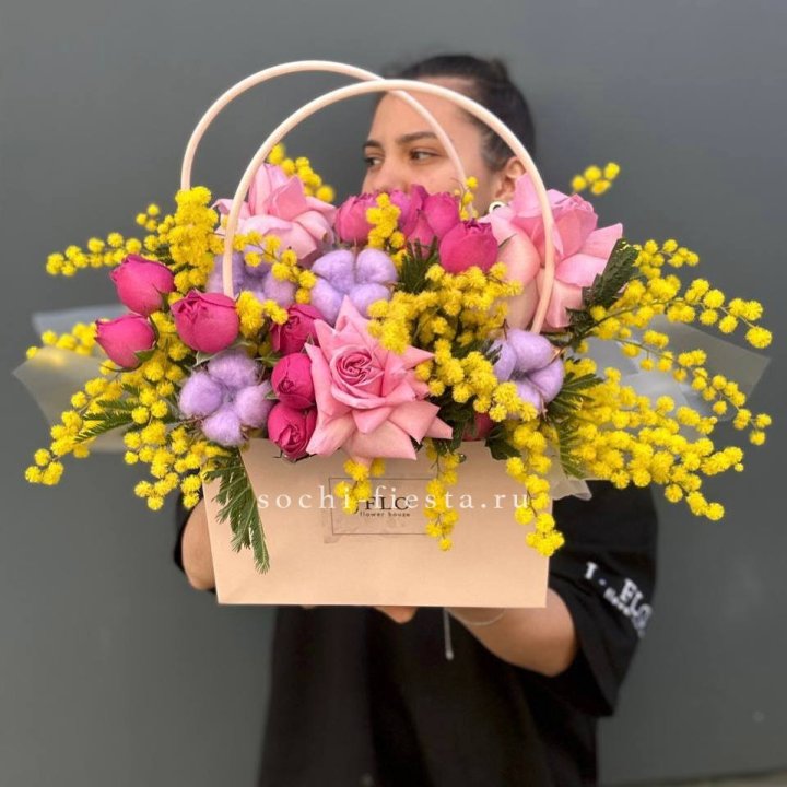 Сумочка мимозы и роз "Примавера" в Балаково
