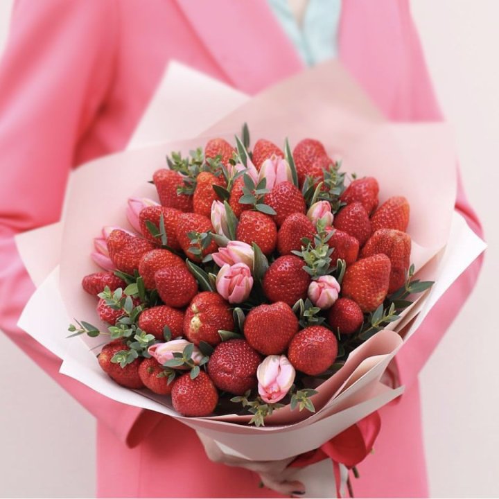 Тюльпаны и клубника в Балаково