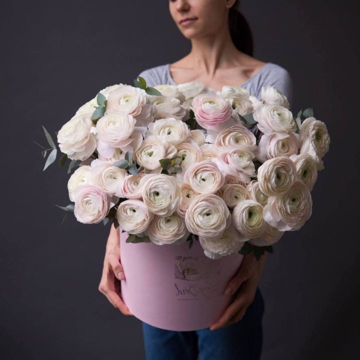 Бокс с ранункулюсами в Балаково