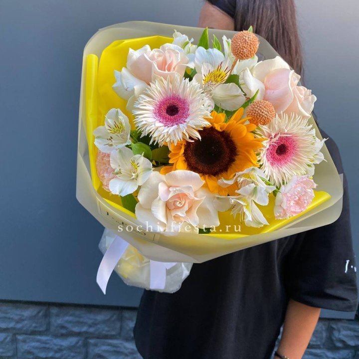 Букет с подсолнухом "Елоу" в Балаково