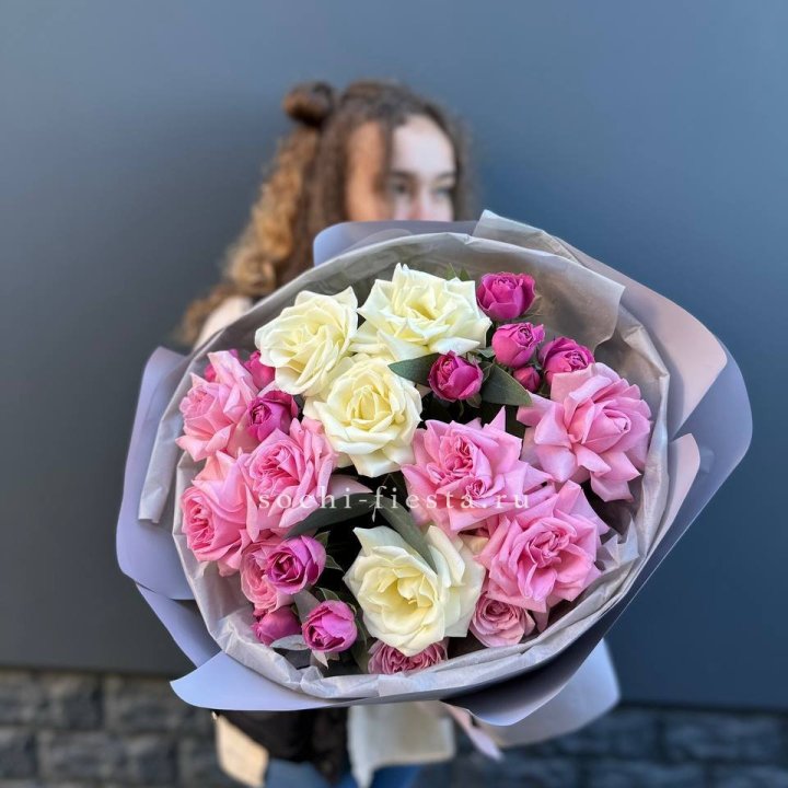 Букет французских и пионовидных роз в Балаково