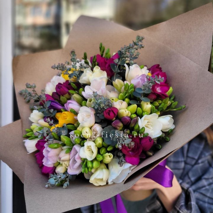 Букет фрезий "Радуга" в Балаково