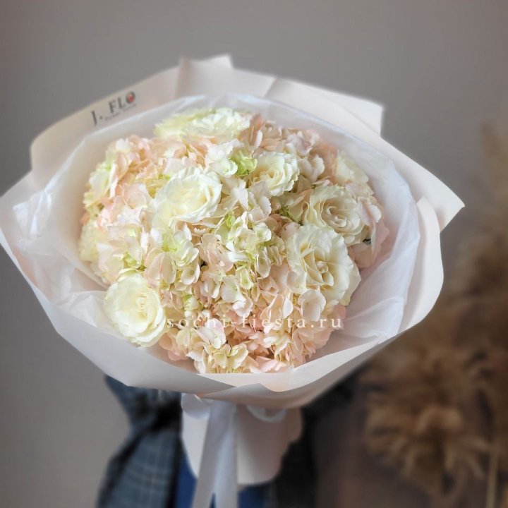  Букет гортензии и роз  в Балаково