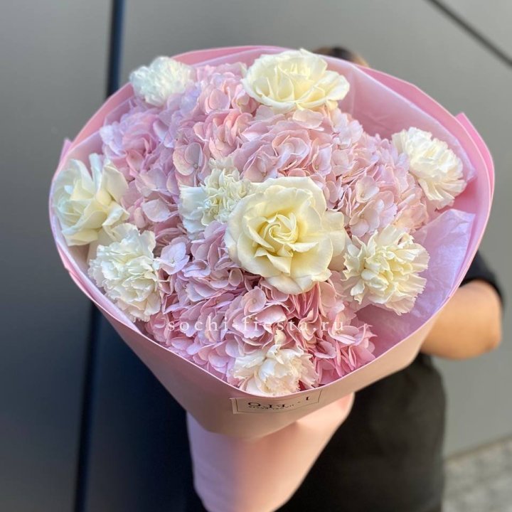  Букет гортензий и роз  в Балаково