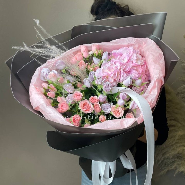  Букет гортензии и роз "Саперави" в Балаково