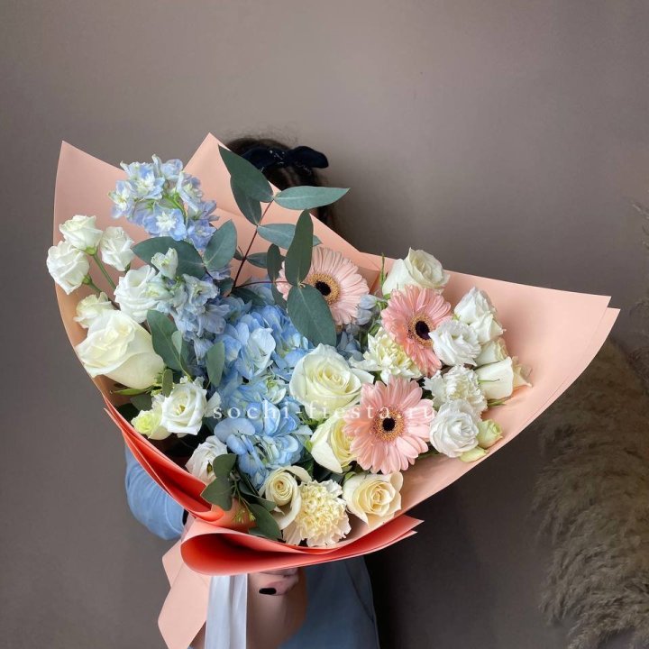  Букет гортензии и роз "Валенсия" в Балаково
