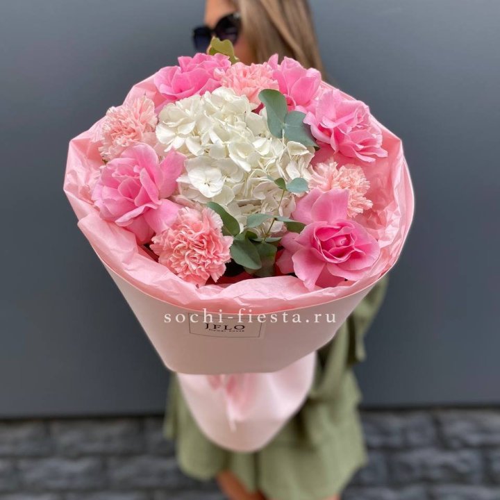  Букет роз и гортензии "Навола" в Балаково