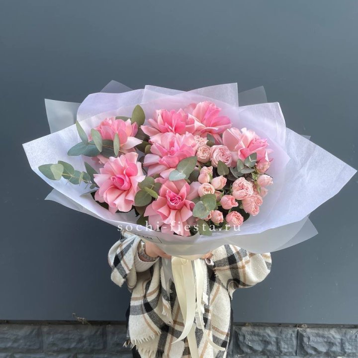 Букет французских и пионовидных роз  в Балаково