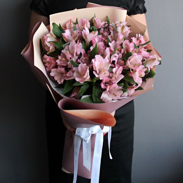 Букет розовых альстромерий в Балаково