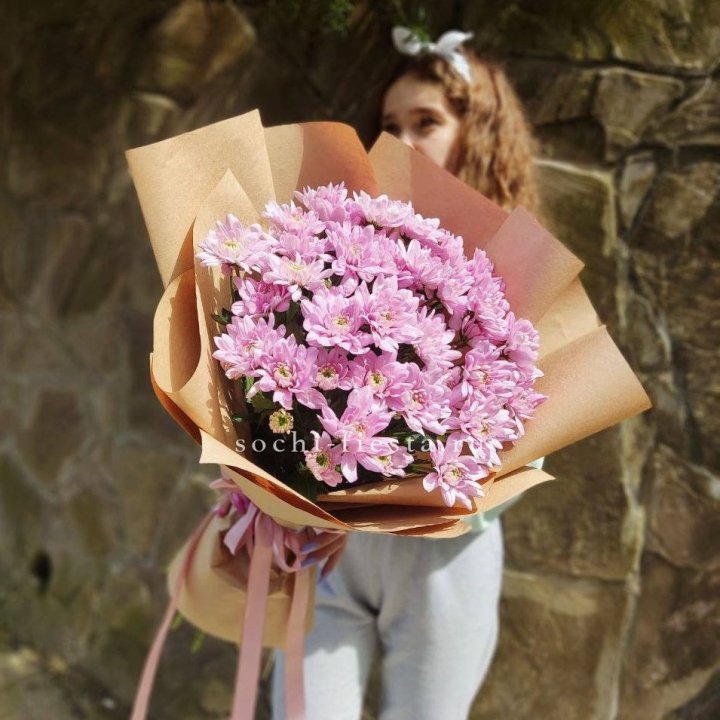 Букет хризантем в крафте в Балаково