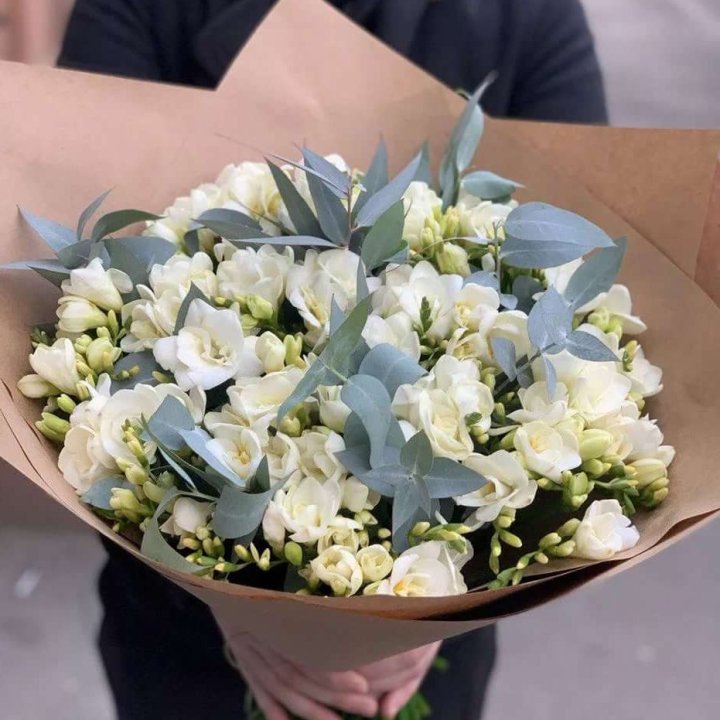 51 фрезия с эвкалиптом в Балаково