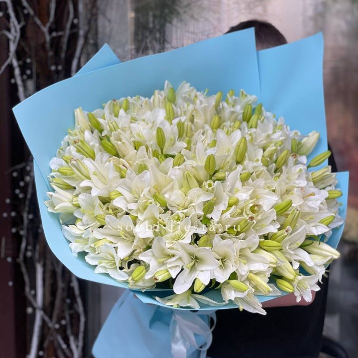 51 лилия в оформлении в Балаково