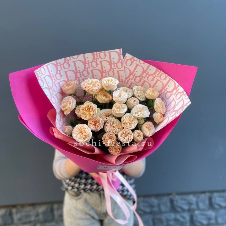 9 пионовидных роз в Балаково