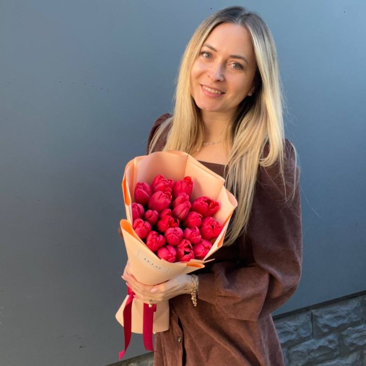  19 красных тюльпанов в Балаково