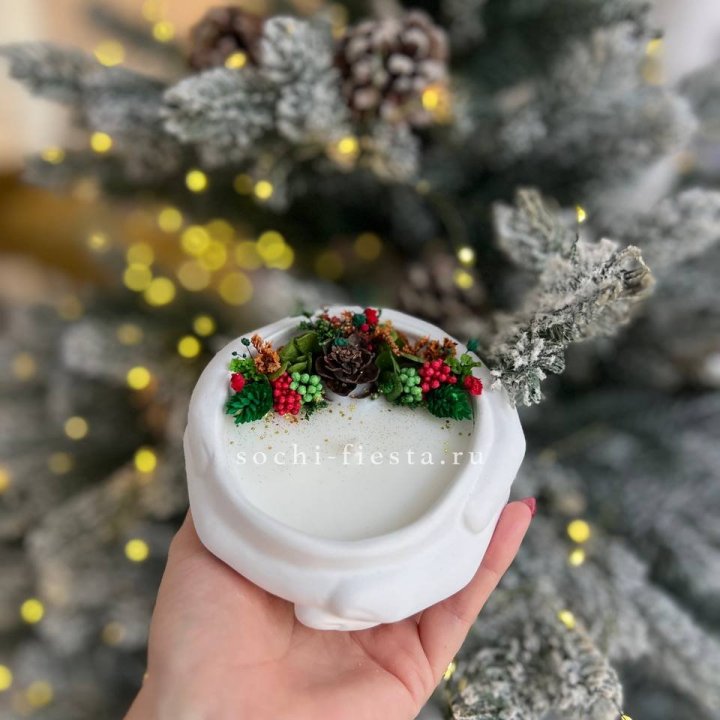 Свеча ароматическая в гипсе Руки с шишкой в Балаково