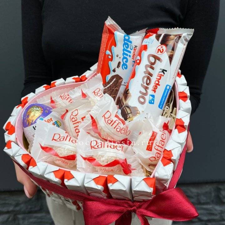 Подарочный набор сердце с Киндерами и Рафаэлло в Балаково