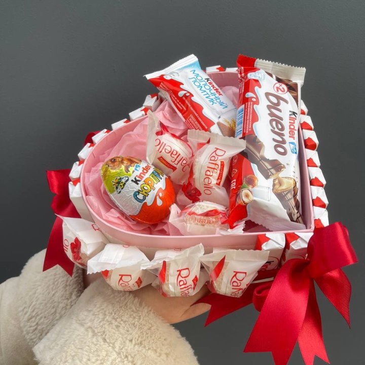 Бокс киндерами и раффаэлло в Балаково