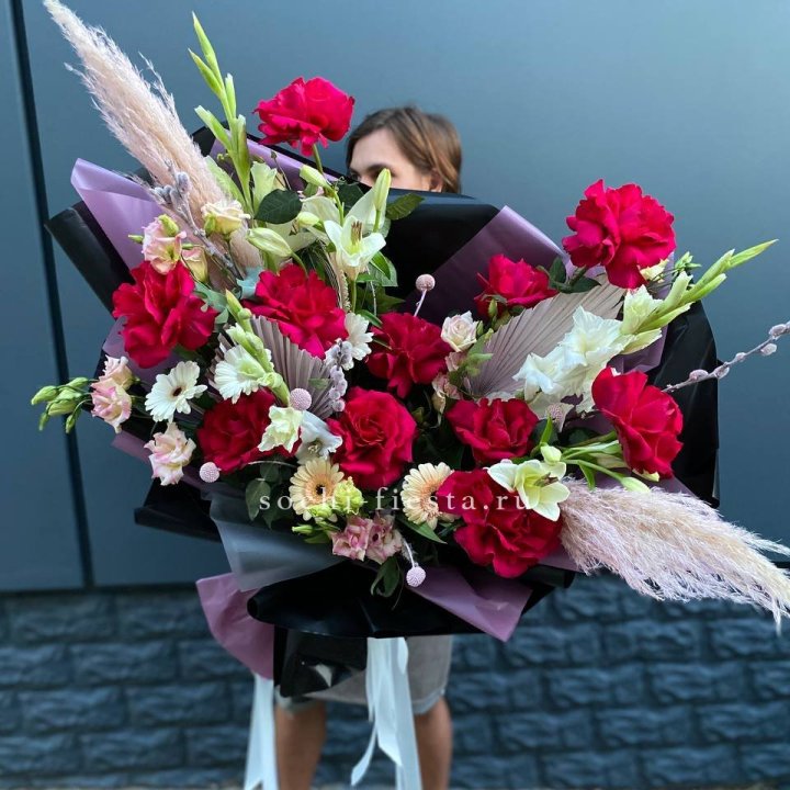 Дизайнерский букет Ред в Балаково