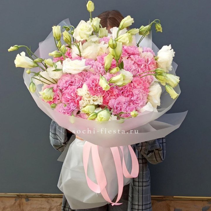 Букет из эустом и диантусов  в Балаково