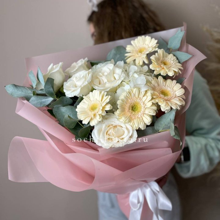 Букет роз, гортензии, гербер  в Балаково