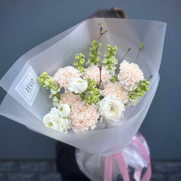 Букет маттиолы и ранункулюсов  в Балаково