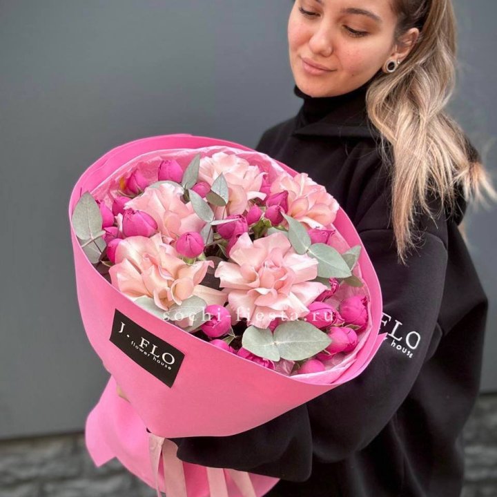 Букет французских и пионовидных роз "Ламиносо" в Балаково