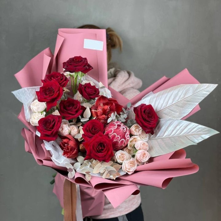 Дизайнерский букет "Ред Вильвет" в Балаково