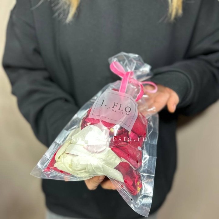 Лепестки роз в Балаково