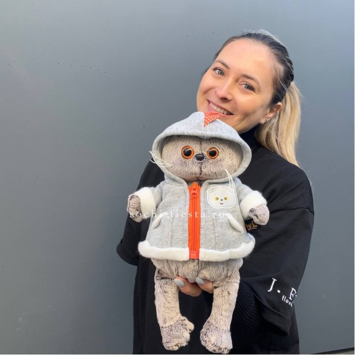 Кот Басик в толстовке в Балаково