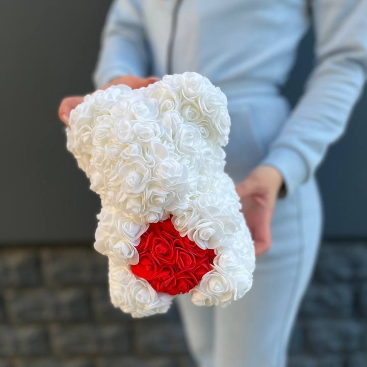 Медведь с красным седцем в Балаково