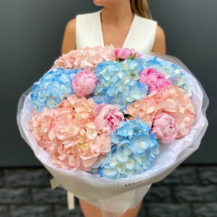 Дуобукет гортензии с пионами  в Балаково