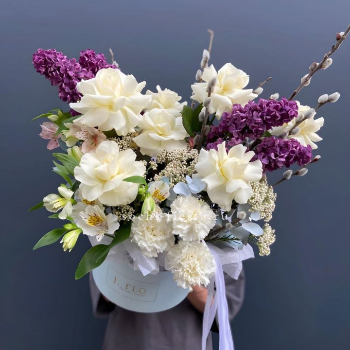 Цветочный бокс Французских роз и Сирени в Балаково