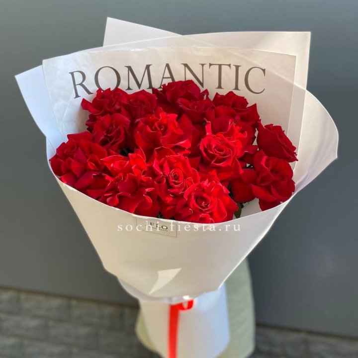 19 высоких роз в оформлении в Балаково