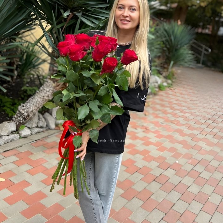 15 высоких красных роз в Балаково