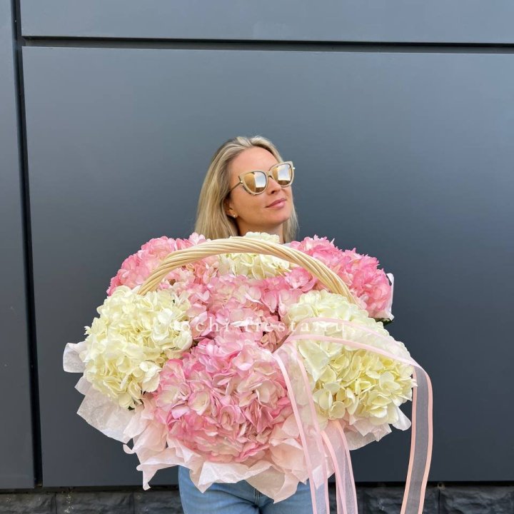 7 гортензий в корзине в Балаково