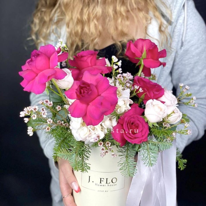 Новогодняя композиция в коробке пинк розе в Балаково