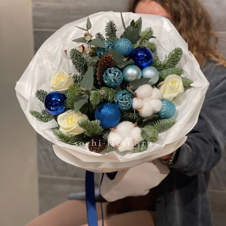 Новогодний букет "Синий иней" в Балаково