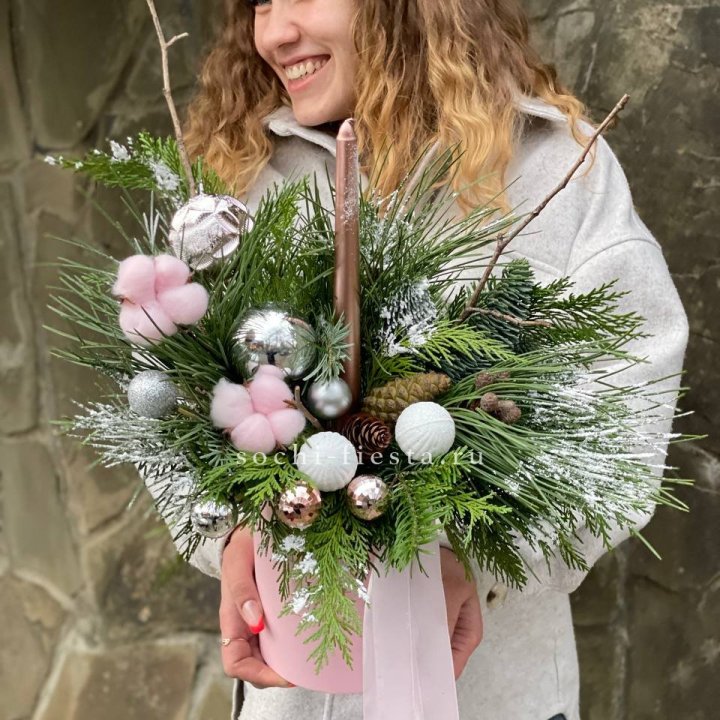 Новогодняя композиция в коробке пинк в Балаково