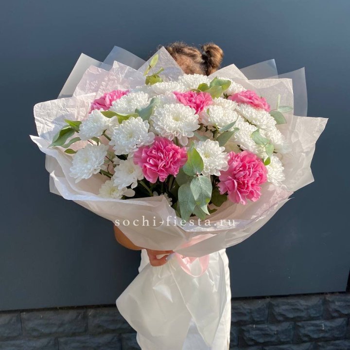  Букет  хризантем и диантусов "Воздушный" в Балаково