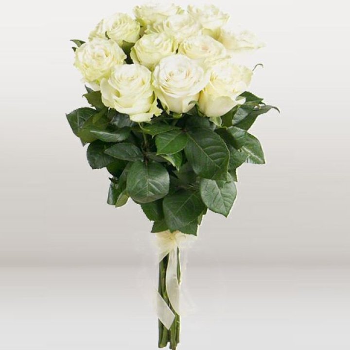 11 белых голландских роз в Балаково
