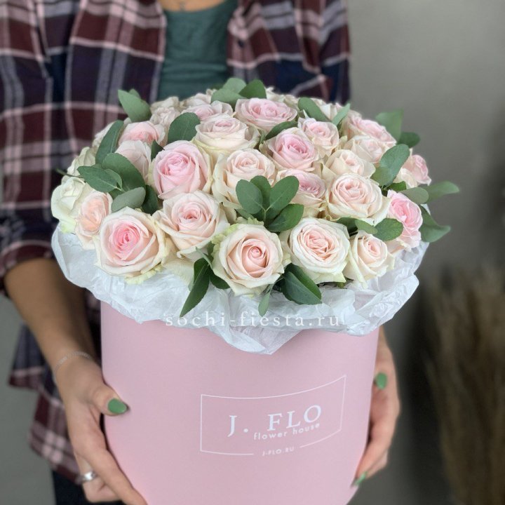 35 розовых роз в цилиндре в Балаково