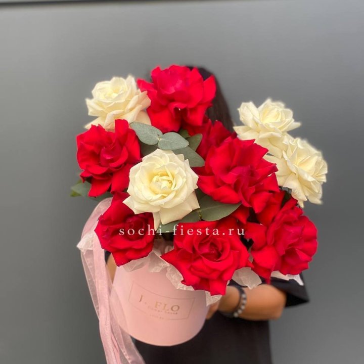 13 Французских роз в боксе в Балаково