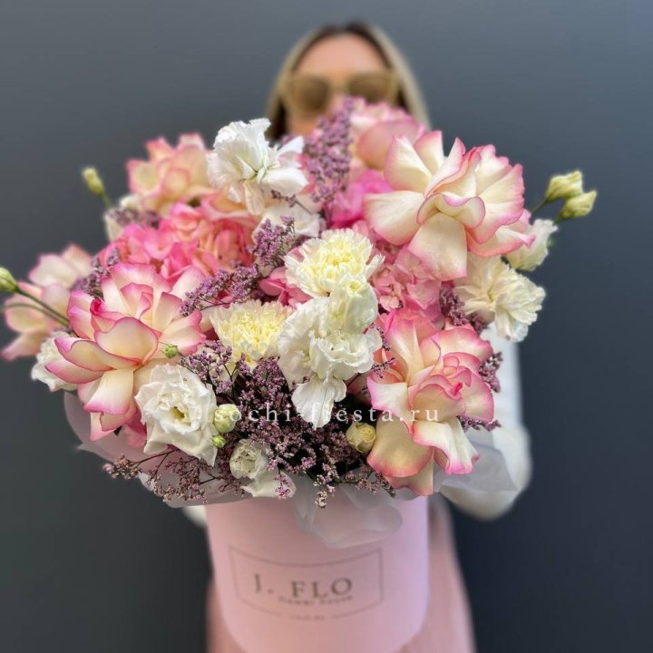 Цветочная композиция "Глория" в боксе в Балаково