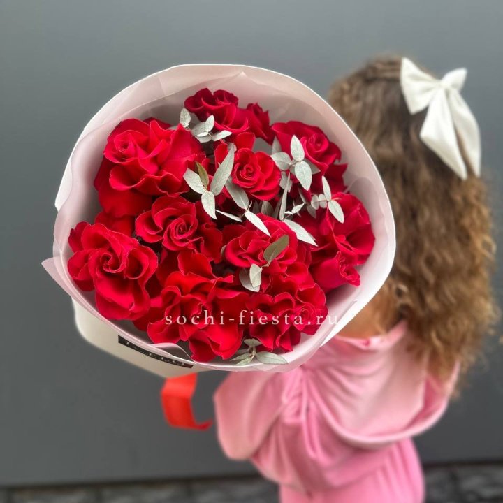 11 Красных французских роз в Балаково