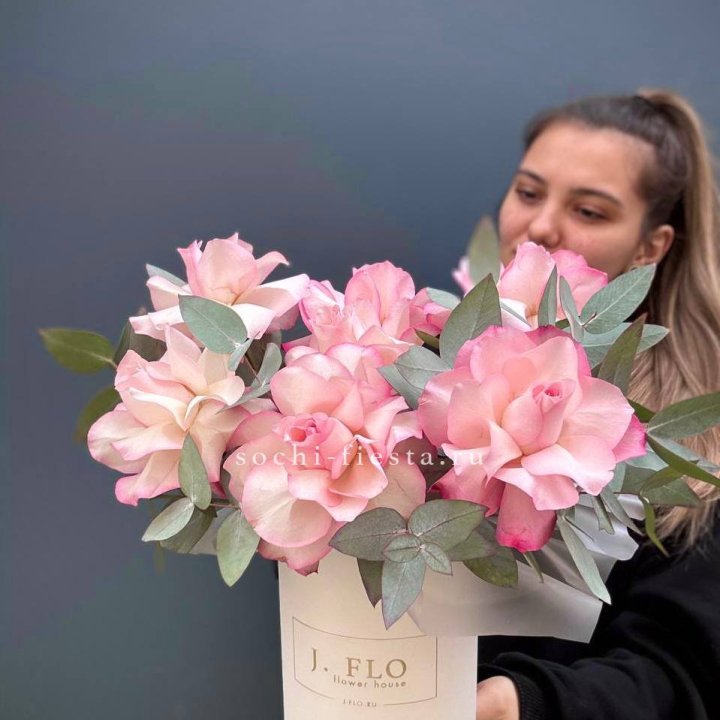 7 Французских роз в боксе в Балаково