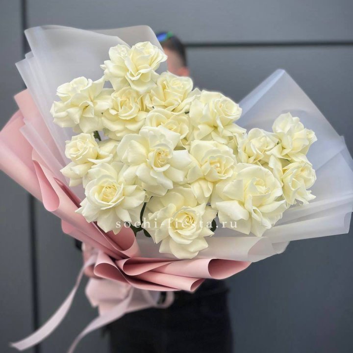 Букет из 15 французских роз Вайт дрим в Балаково