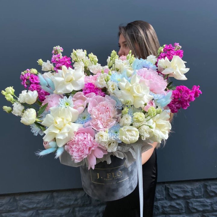 Дизайнерский цилиндр "Пионы гарден" в Балаково