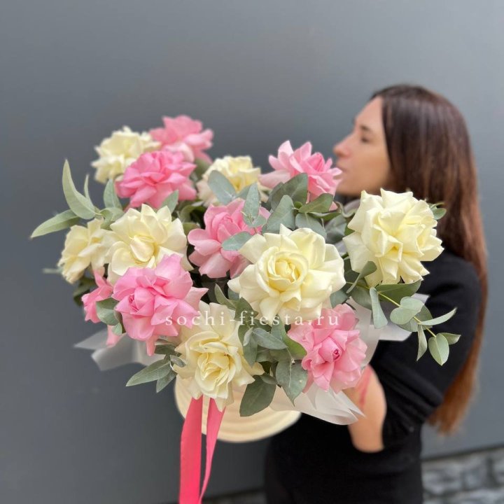 Зефирный бокс из 17 французских роз микс в Балаково