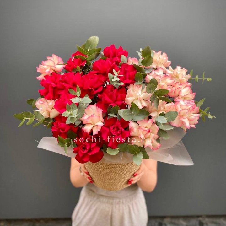 25 Французских роз в джутовом кашпо  в Балаково