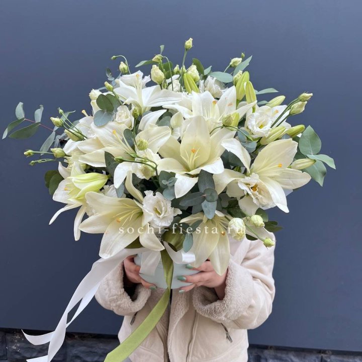 Бокс лилий и эустомы в Балаково